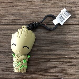 Marvel: Guardians of the Galaxy Blind Bag Clip: Groot hugging himself (Chase)